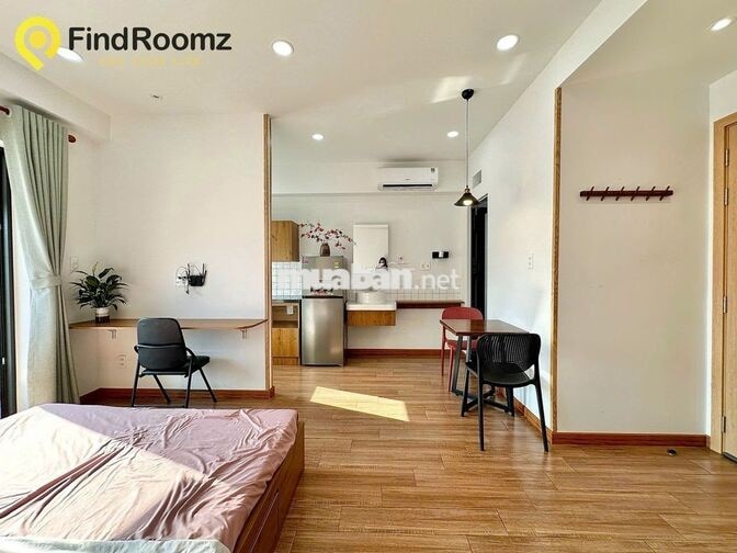🌹Căn Hộ Dịch Vụ FUll Nội Thất, Ban Công, Rộng 40m2 ngay Phạm Văn Đồng