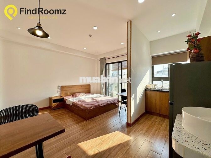 🌹Căn Hộ Dịch Vụ FUll Nội Thất, Ban Công, Rộng 40m2 ngay Phạm Văn Đồng