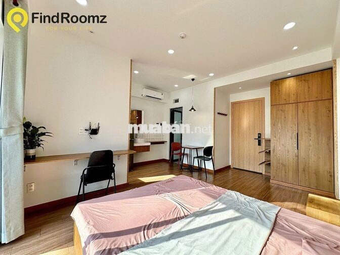 🌹Căn Hộ Dịch Vụ FUll Nội Thất, Ban Công, Rộng 40m2 ngay Phạm Văn Đồng