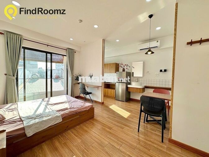 🌹Căn Hộ Dịch Vụ FUll Nội Thất, Ban Công, Rộng 40m2 ngay Phạm Văn Đồng