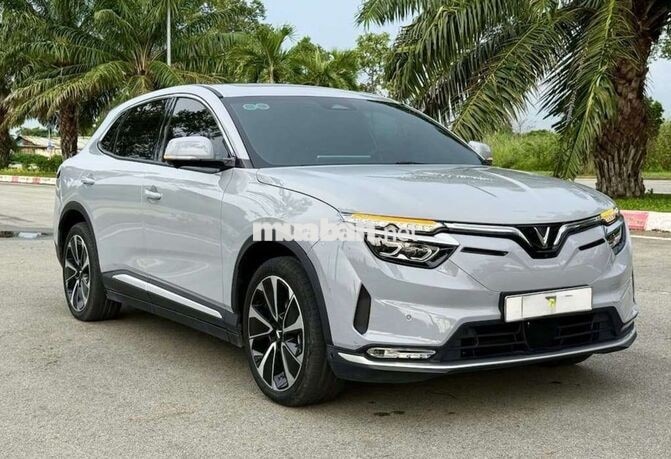 Bán gấp VinFast VF 8 Eco 2025 Xám 18.000 km