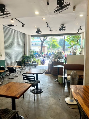 Sang quán cà phê Laha Coffee mặt tiền Nguyễn Kiệm, Gò Vấp