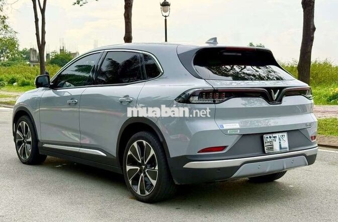 Bán gấp VinFast VF 8 Eco 2025 Xám 18.000 km
