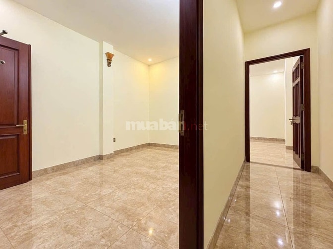 Cho thuê nhà nguyên căn Lạc Long Quân Q.Tân Bình - 4,5m x 23m 