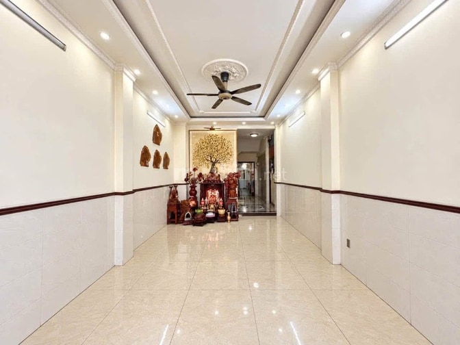 Cho thuê nhà nguyên căn Lạc Long Quân Q.Tân Bình - 4,5m x 23m 