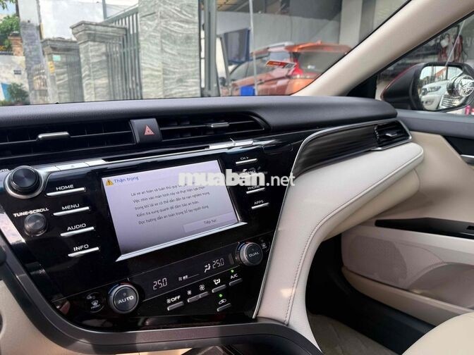 Toyota Camry 2.0G 2020 Đỏ 8000km