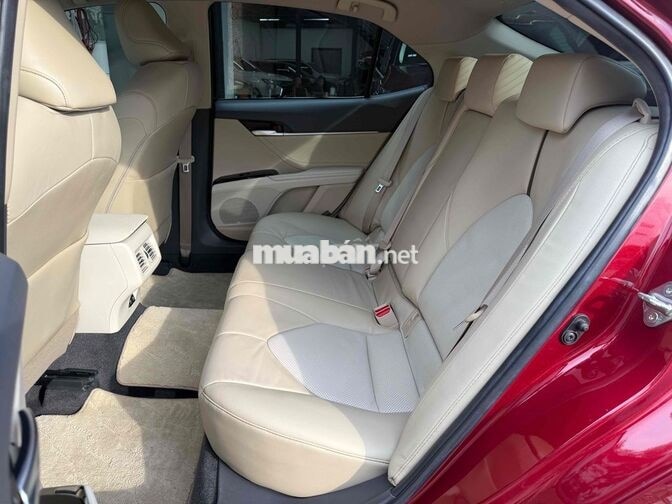 Toyota Camry 2.0G 2020 Đỏ 8000km