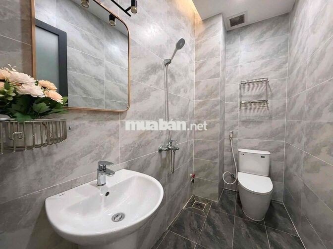 EMART PHAN HUY ÍCH - CỬA SỔ THOÁNG - FULL TIỆN NGHI - SÁCH VALI VÀ Ở