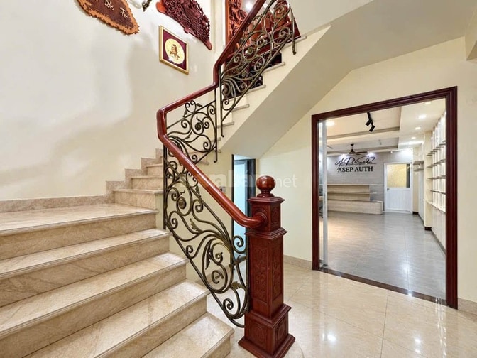 Cho thuê nhà nguyên căn Lạc Long Quân Q.Tân Bình - 4,5m x 23m 