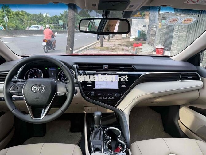 Toyota Camry 2.0G 2020 Đỏ 8000km