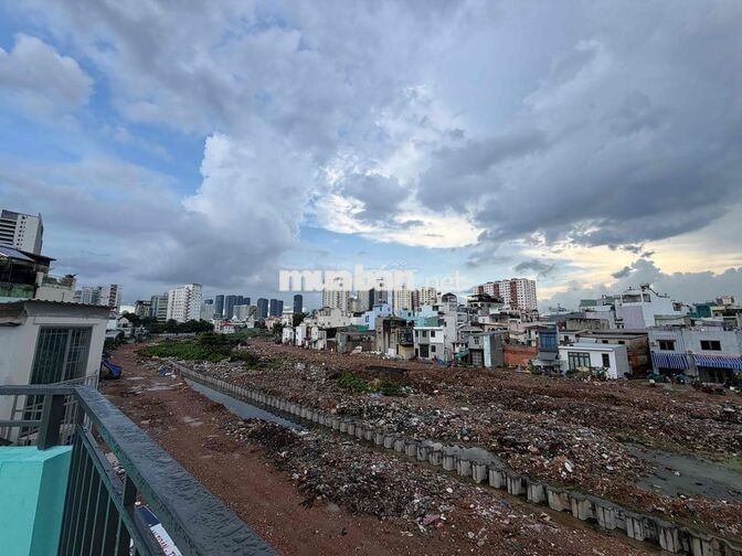 Cho thuê nhà mới xây MT Rạch Xuyên Tâm, Bình Thạnh – Trệt lầu ST, KD