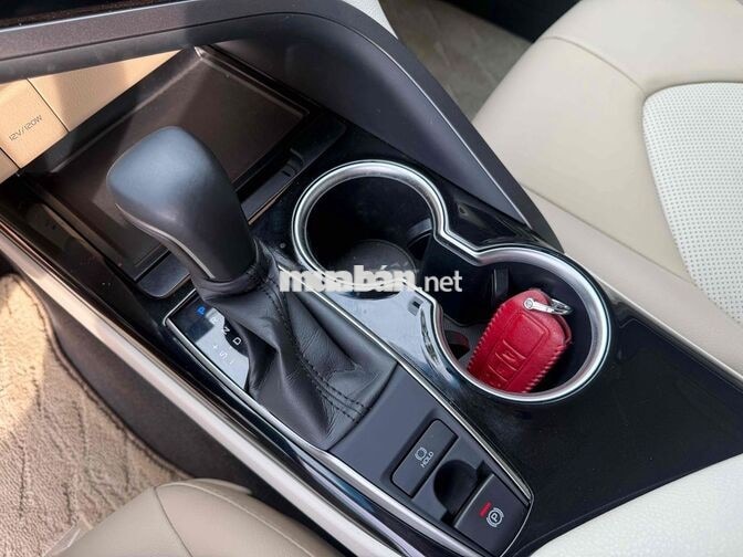Toyota Camry 2.0G 2020 Đỏ 8000km