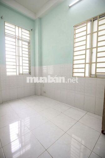 Phòng 2 cửa sổ thoáng , nhà sạch sẽ an ninh Cách Mạng Tháng 8 Quận 10