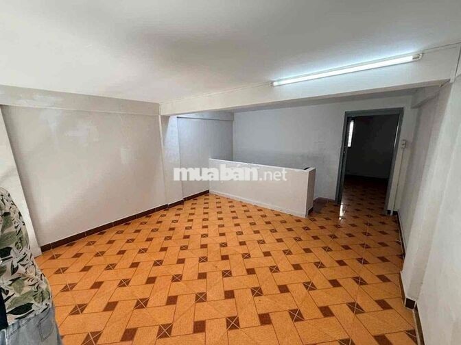 Cho thuê căn trệt CC 518 Võ văn Kiệt
