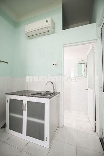 Phòng 2 cửa sổ thoáng , nhà sạch sẽ an ninh Cách Mạng Tháng 8 Quận 10