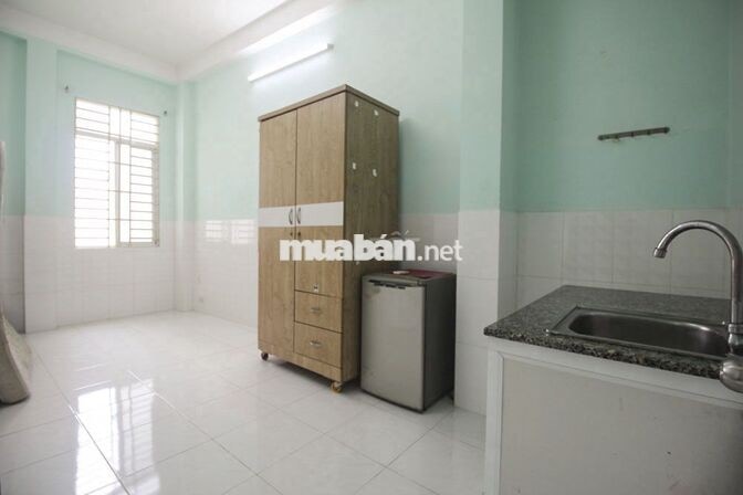 Phòng 2 cửa sổ thoáng , nhà sạch sẽ an ninh Cách Mạng Tháng 8 Quận 10
