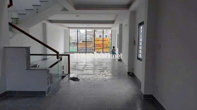 CHO THUÊ NHÀ MẶT TIỀN 935 QUANG TRUNG – VỊ TRÍ ĐẸP, KHÔNG GIAN RỘNG