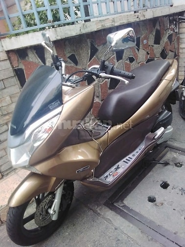 Bán xe Vision - 2012.  Màu đen - Bạc; PCX - 2012 - Màu vàng - Đồng 