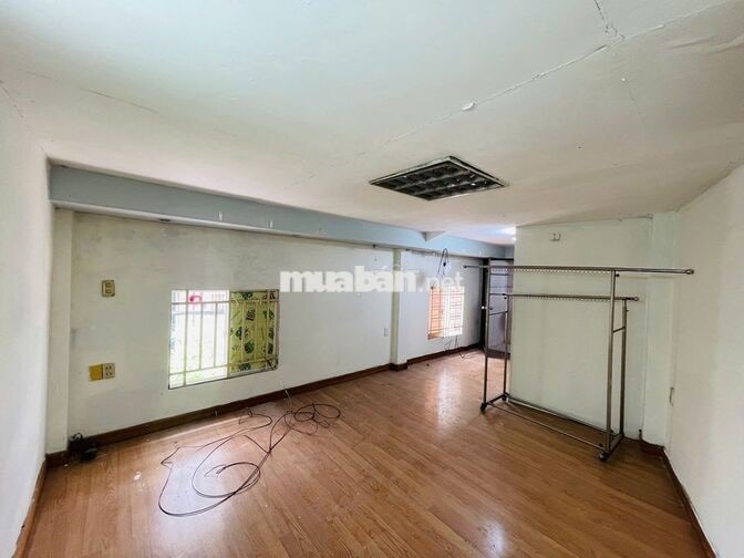 KIOT 1 TRỆT 1 LẦU NGAY ĐH GTVT, NGOẠI THƯƠNG - 40M2 - CỬA SỔ - HẺM OTO