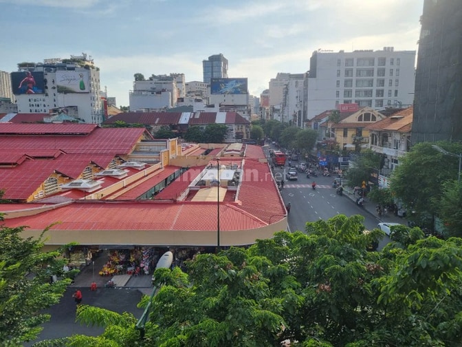 Cho thuê mặt bằng Góc 2MT Phan Bội Châu & Lê Thánh Tôn - Quận 1