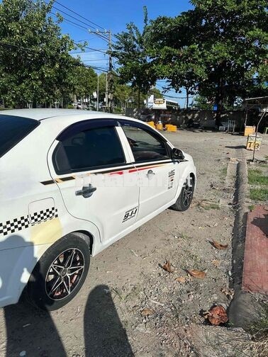 Chevrolet Aveo số sàn màu Trắng