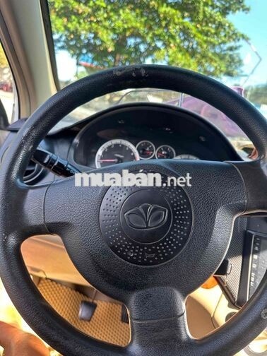 Chevrolet Aveo số sàn màu Trắng