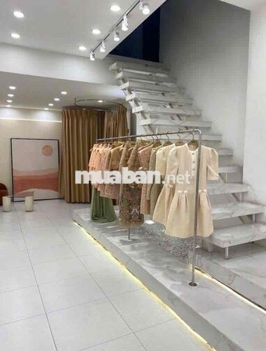 🔥 NHÀ PHỐ VÕ VĂN TẦN QUẬN 3 – 4,6M NGANG, 3 TẦNG KÈM SÂN THƯỢNG ✨