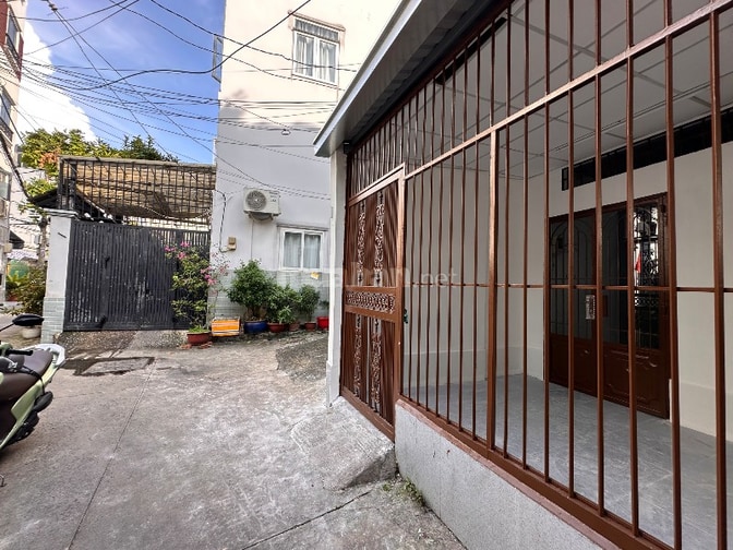 Chính Chủ Bán Nhanh Nhà Cấp 4 75.5m2 Tiện Xây Mới Xe Hơi Đỗ Cửa 