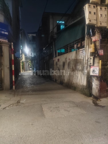 Cần bán đất tại phố trạm long biên 