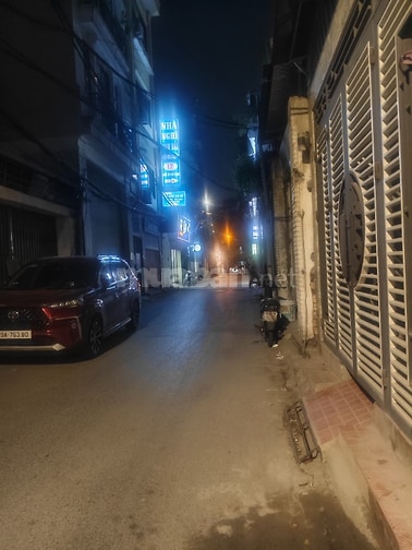 Cần bán đất tại phố trạm long biên 