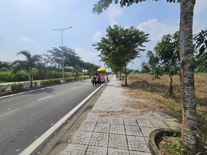 Bán nền đất đổi diện Chung Cư, sổ hồng riêng, liền kề KCN ĐỨC HÒA ĐONG