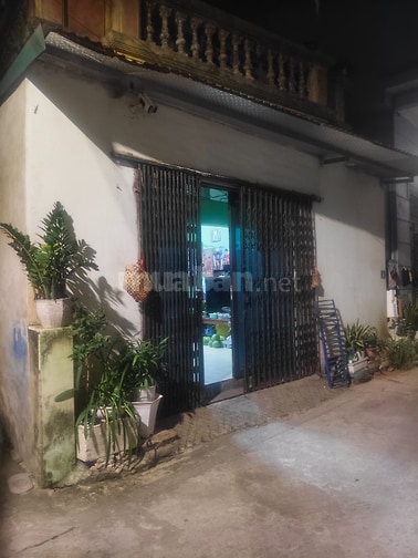 Cần bán đất tại phố trạm long biên 