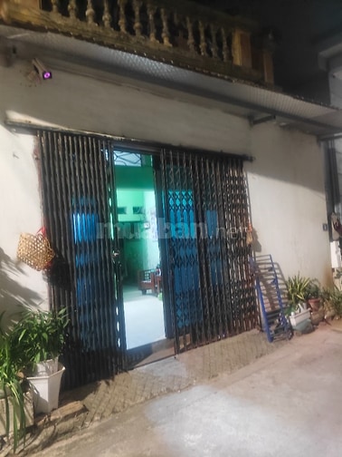 Cần bán đất tại phố trạm long biên 