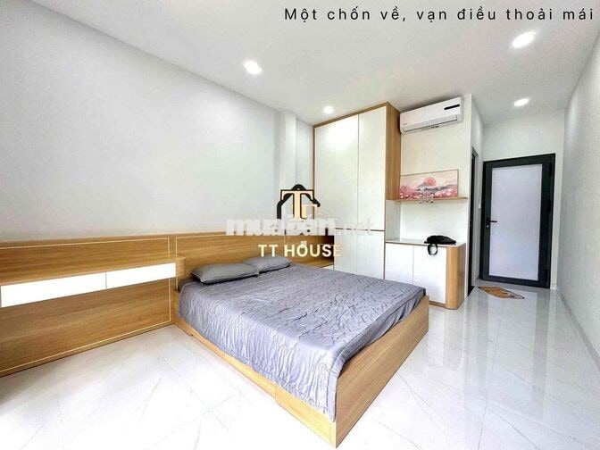 CHO THUÊ STUDIO BAN CÔNG NẰM GẦN NGÃ TƯ HÀNG XANH, ĐH HUTECH, UEF,...