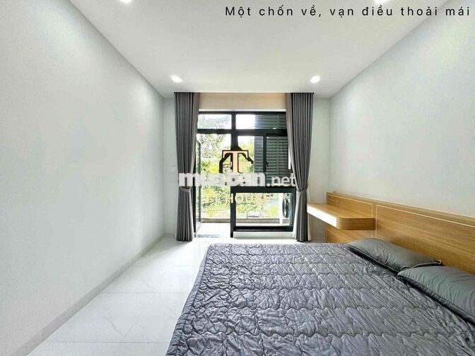 CHO THUÊ STUDIO BAN CÔNG NẰM GẦN NGÃ TƯ HÀNG XANH, ĐH HUTECH, UEF,...