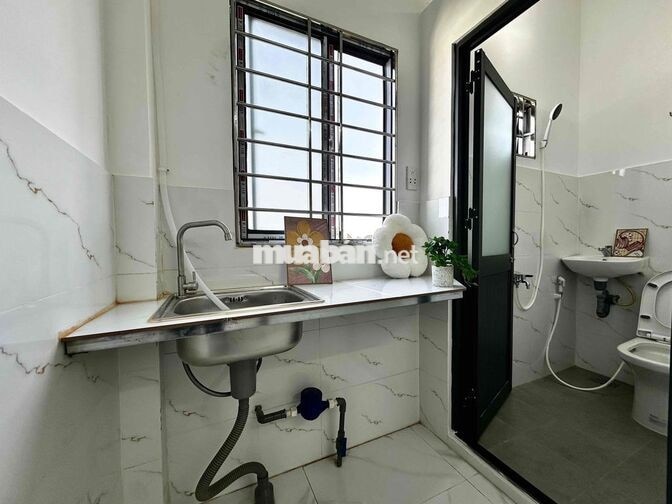 PHÒNG MỚI - CỰC KÌ SINH VIÊN - SẴN MÁY LẠNH - cửa sổ trời