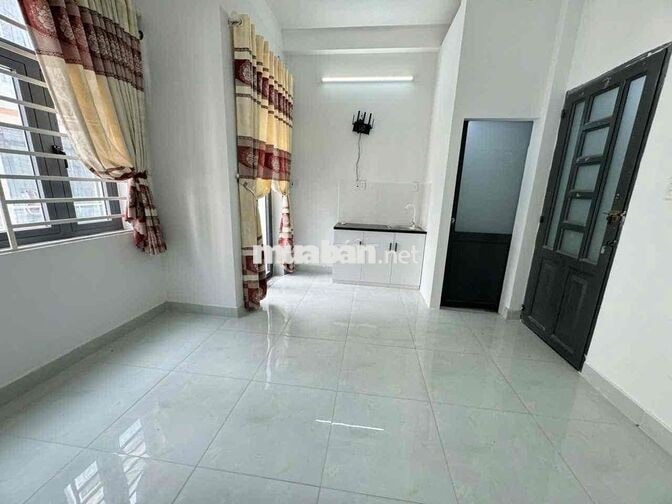 Cho Thuê Phòng Ban Công Ngay Sát Gần Trường Đại Học Văn Lang CS3