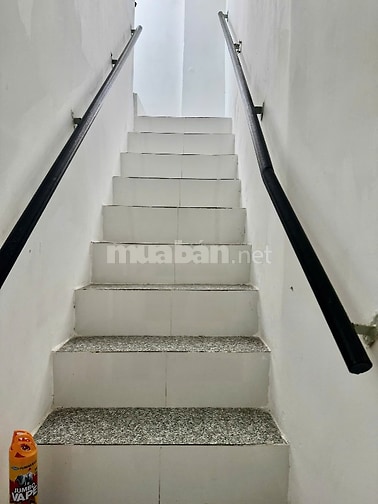 Cho thuê nhà sát mặt tiền đường Trần Khắc Chân,Q1. 3 tầng. Có nội thất