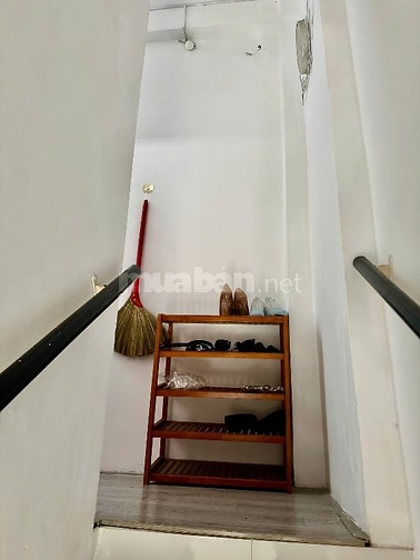Cho thuê nhà sát mặt tiền đường Trần Khắc Chân,Q1. 3 tầng. Có nội thất