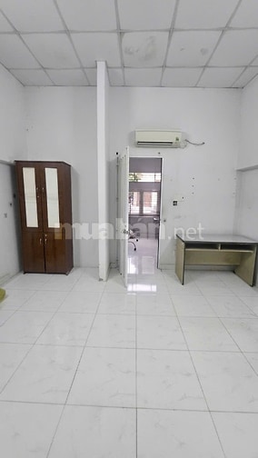 40m2, rộng rãi thoáng mát, an ninh, gần Đầm Sen, chợ, siêu thị, trường