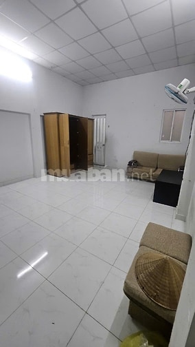 40m2, rộng rãi thoáng mát, an ninh, gần Đầm Sen, chợ, siêu thị, trường