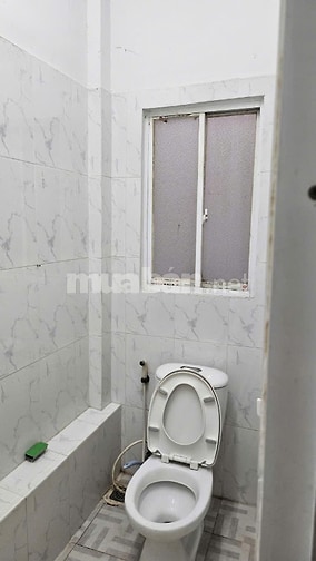40m2, rộng rãi thoáng mát, an ninh, gần Đầm Sen, chợ, siêu thị, trường