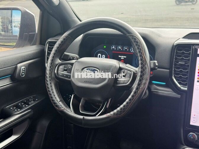 Ford Everest 2024 Titanium 4x2 Trắng