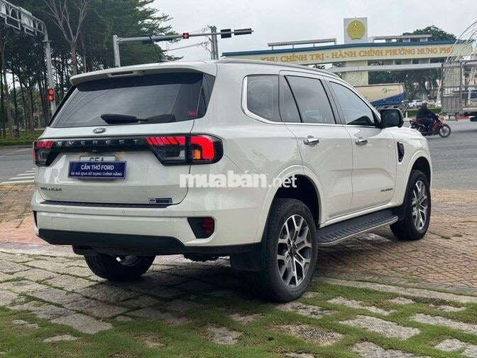 Ford Everest 2024 Titanium 4x2 Trắng