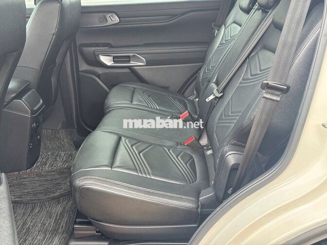 Ford Everest 2024 Titanium 4x2 Trắng