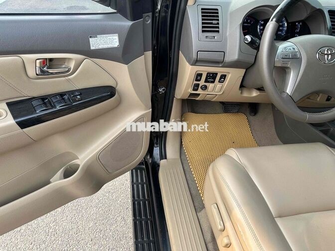 Toyota Fortuner 2.7V 4x4 2014 Đen