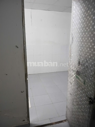 Cho thuê nhà nhỏ có cửa sổ sạch sẽ 2tr5 ngay TT Q3, ưu tiên 1 xe
