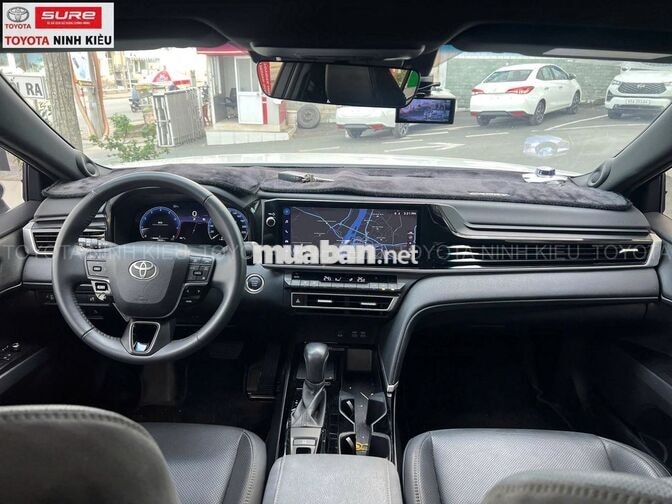 Toyota Camry 2.0Q 2025 Trắng 19.000 km