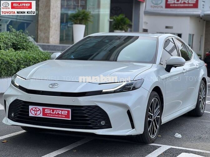 Toyota Camry 2.0Q 2025 Trắng 19.000 km