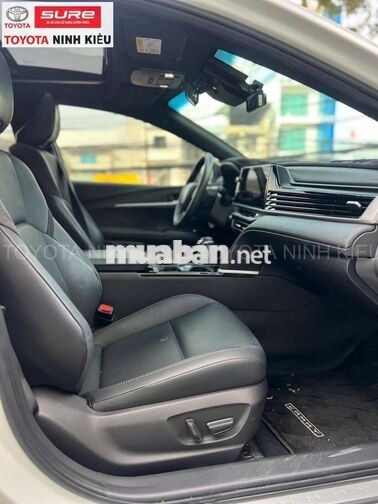 Toyota Camry 2.0Q 2025 Trắng 19.000 km